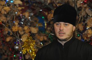 Tuzlanski sveštenik upriličio podjelu božićnih pečenica