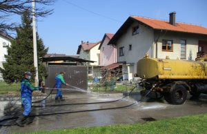 Kontinuirano pranje i dezinfekcija ulica u Gradu