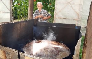 Tradicija živiničkog podneblja – pečenje jabukovog pekmeza