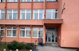 Gimnazija Živinica izgradila prilaz za osobe sa umanjenim tjelesnim sposobnostima