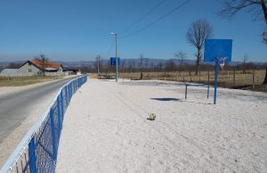 Mještani Tupkovića izgradili igralište za djecu