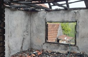 U Šerićima izgorjela kuća Naze Mušić, majke živiničkog šehida Suada Mušića
