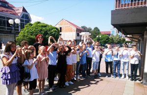 Učenici nižih razreda Prve osnovne škole Živinice obilježili malu maturu