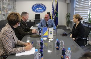 Komandant NATO štaba u BiH Eric Folkestad posjetio gradonačelnika Živinica Samira Kamenjakovića