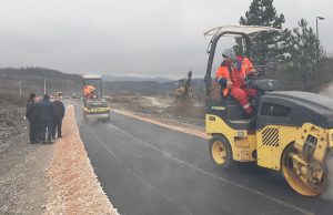 Asfaltirana dionica puta kroz naselje Požar