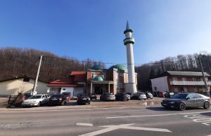 Klanjan prvi džuma namaz u džamiji u Podgajevima