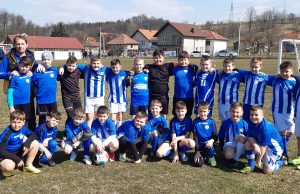 Elvisovi puleni ponovo na travnatom terenu