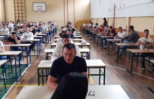 Maturanti srednjih škola u Živinicama danas polagali eksternu maturu