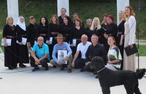 Gradski mješoviti hor Živinice nastupio u Parku Ravne 2 u Visokom