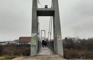 Osvijetljen most na Šarenjaku