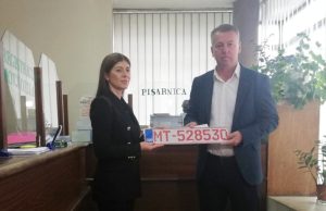 MUP TK – Predaja prvih prenosivih registarskih tablica na području Tuzlanskog kantona