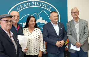 Gradonačelnik potpisao ugovore za izgradnju kuća povratnicima