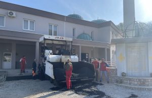 Uređen plato ispre džamije i područne škole u Podgajevima