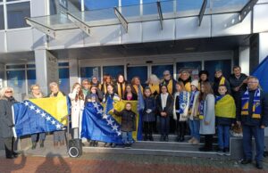 Gradski mješoviti hor Živinice, koncertom na otvorenom, obilježio Dan državnosti BiH