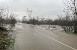 Spreča izlila na dijelu puta Suha-Ljubače