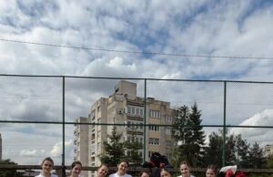 Tim mladih CK Živinice i ekipa Prve osnovne škole pobjednice kantonalnog takmičenja iz pružanja prve pomoći