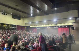 Predstava “Novogodišnja tv emisija Ledenka Zimića” izvedena i pred prvačićima