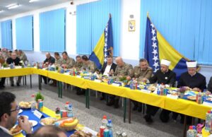 Upriličen vojni iftar u kasarni Dubrave
